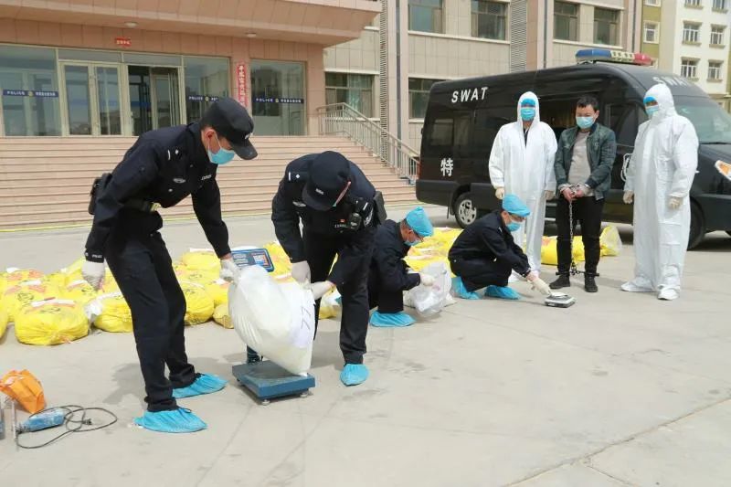 内蒙古巴彦淖尔警方破特大制贩毒品案,缴毒超28吨,抓获涉案人员51名