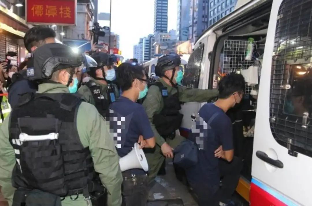 香港警方通报：四名区议员涉组织非法集结被捕