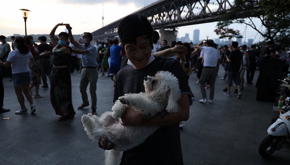 武汉解封百日：后疫情时期的痛与爱