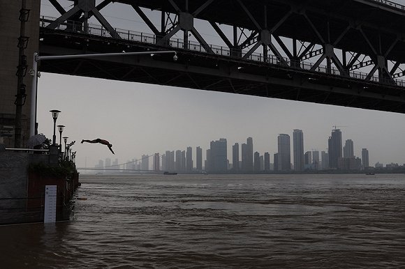 武汉解封百日：后疫情时期的痛与爱