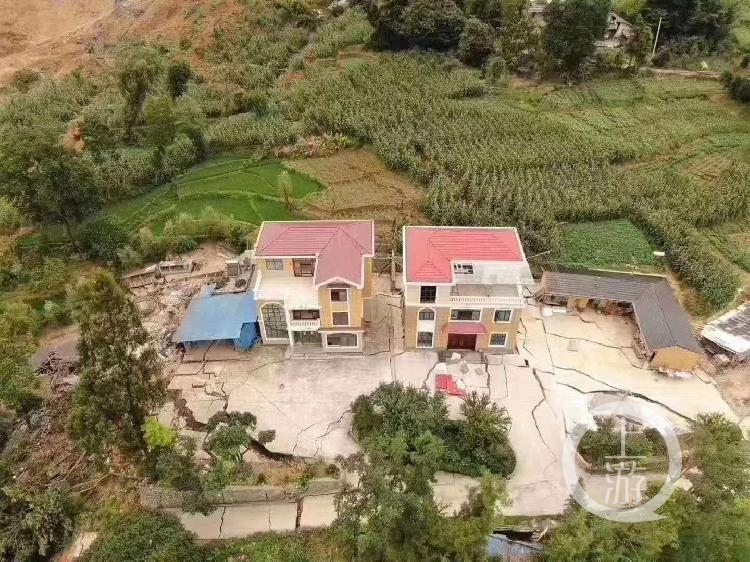 湖北恩施山体滑坡形成堰塞湖有溃坝风险，危险区居民已撤走