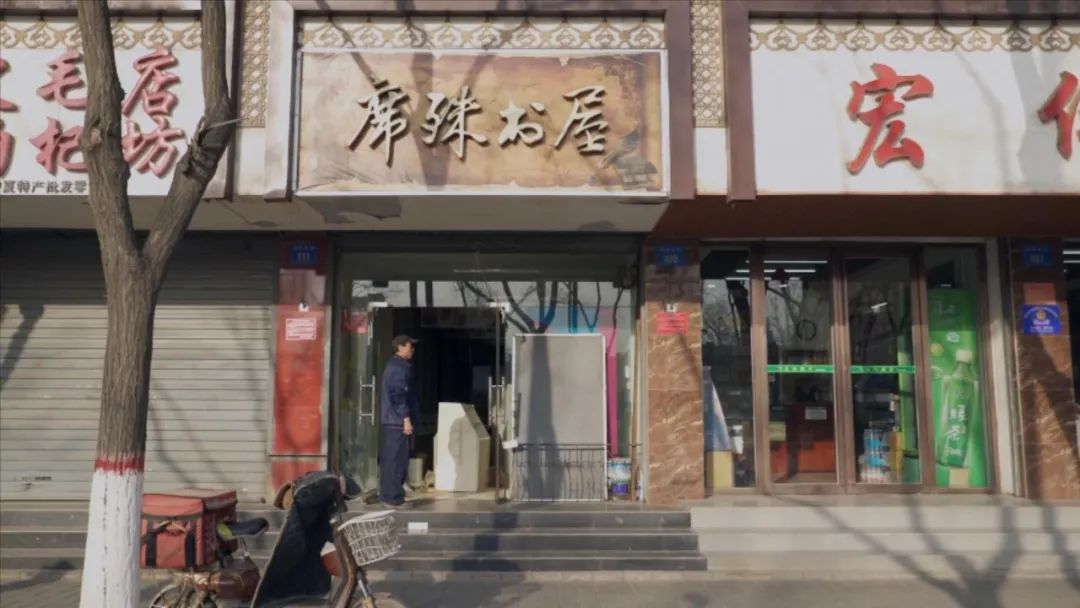 市井雄心丨他守护了20年的书屋,是多少人温暖的银川记忆啊