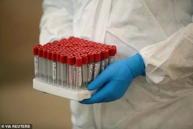 ▲南非被劫卡车携带的大量新冠病毒样本下落不明。图据路透社