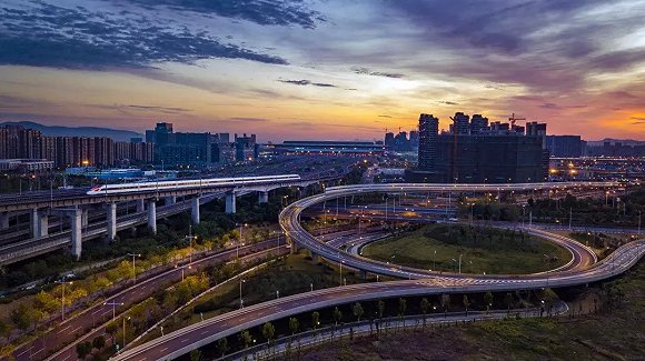 广东和江苏哪个地方gdp高_中国城市gdp排名2017 2017中国城市GDP排行榜 苏州1.7万亿排名江苏省第一 国内(3)