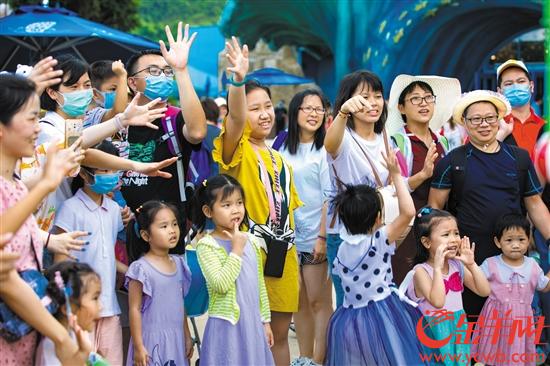 暑期,珠海长隆海洋王国吸引了不少亲子游客