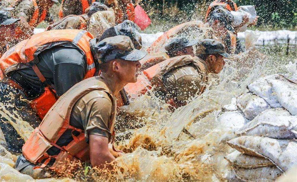 走红网络的抗洪一线战士,原来是他们