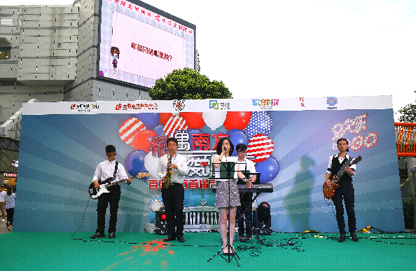 商场前的"音乐会",舞台侧的"夜市摊",来闵行"乘风凉"花样不要太多哦!