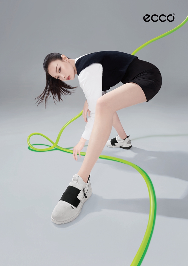 ecco携手全新代言人倪妮,与你同型步履不停