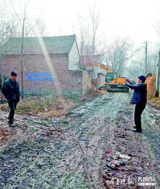 改造前的村子脏乱差,改造后的柳林镇榆园村,家家住上二层小楼。