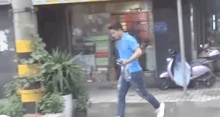 独臂|励志！独臂小伙送快递6年买房 网友：你奋斗的样子自带光芒