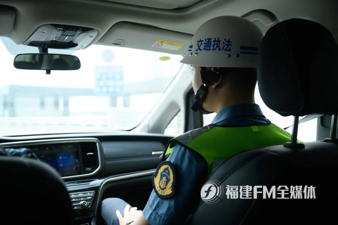 “他掏出美工刀,拿出甩棍”福建执法员查处黑车时……