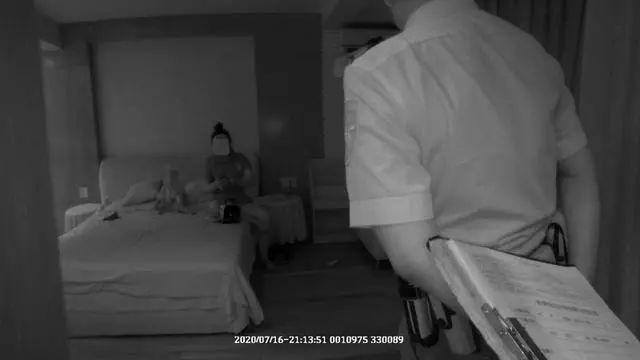 浙江女子路过女儿别墅,发现惊人一幕:陌生女人躺床上吹空调!接下来更奇葩……休闲区蓝鸢梦想 - Www.slyday.coM 浙江女子路过女儿别墅,发现惊人一幕:陌生女人躺床上吹空调!接下来更奇葩……休闲区蓝鸢梦想 - Www.slyday.coM