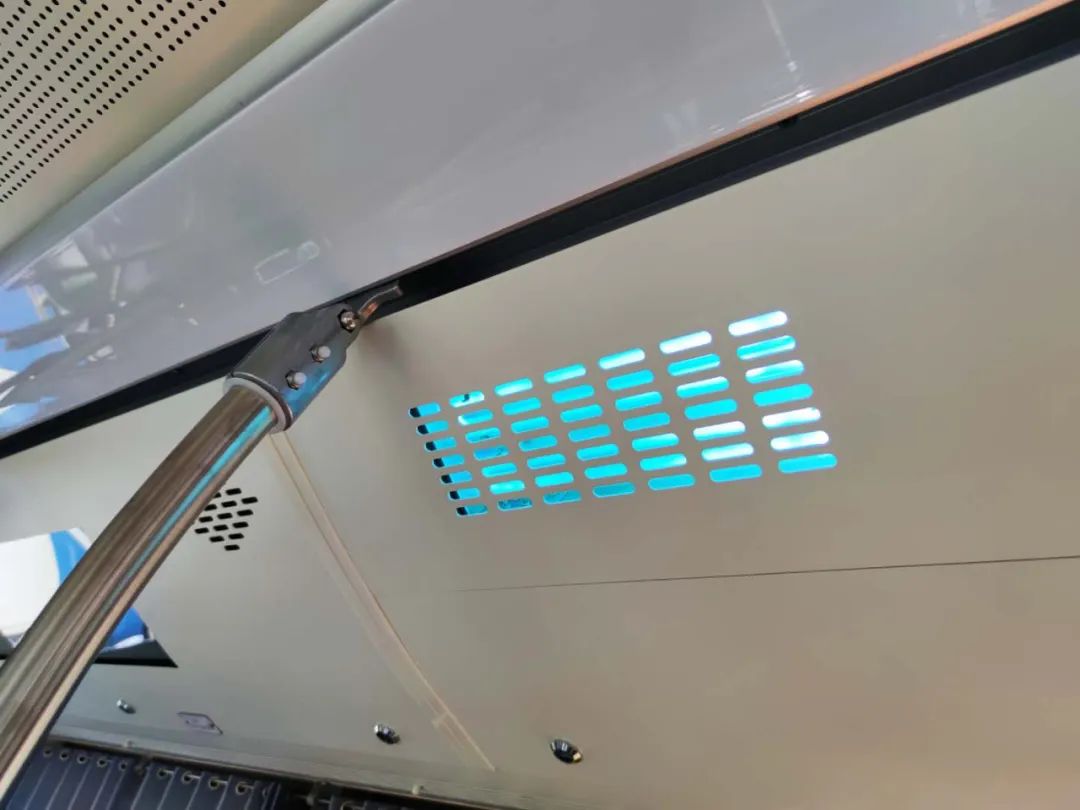 上海首批自带紫外线消毒和人脸测温功能新能源车在公交454路投入运营！