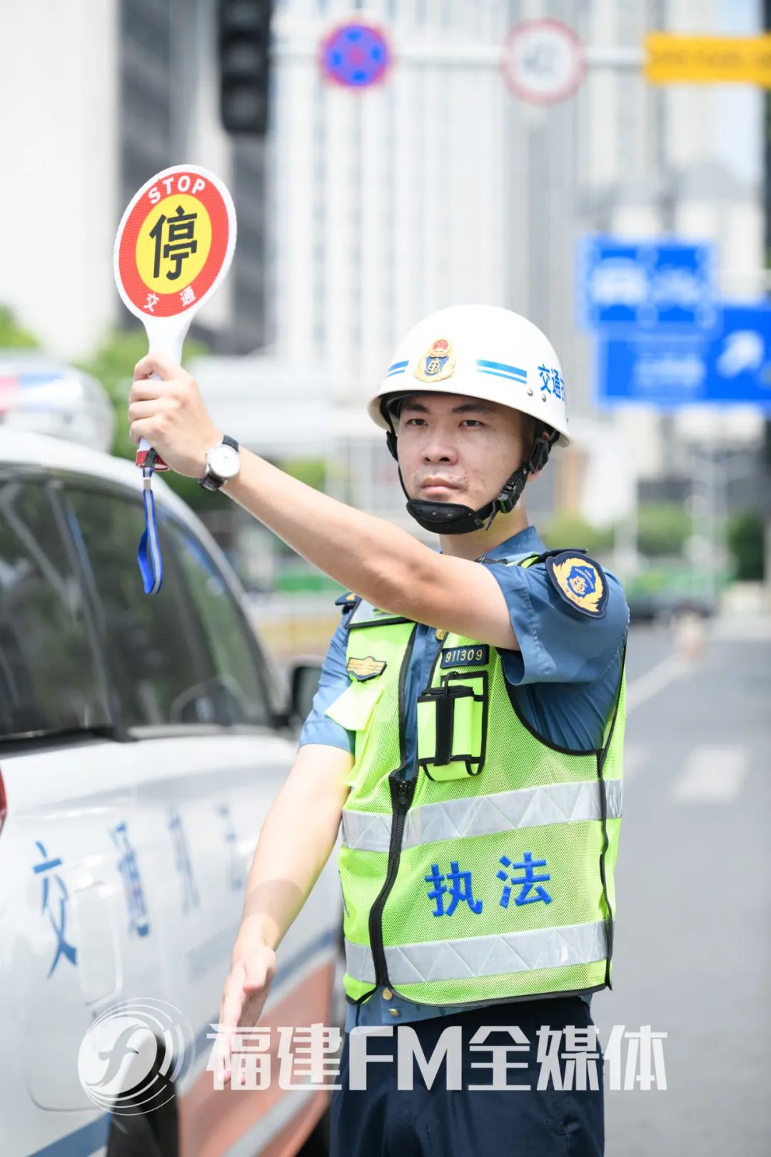 “他掏出美工刀,拿出甩棍”福建执法员查处黑车时……