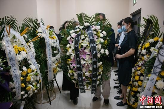 别了“江姐”李雪健等各界人士吊唁于蓝女士