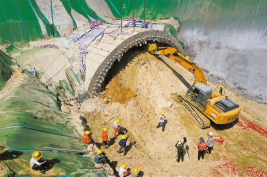 汕汕铁路汕头湾隧道正式进洞施工