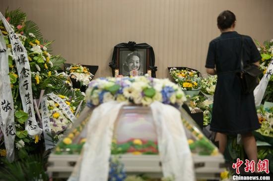 别了“江姐”李雪健等各界人士吊唁于蓝女士