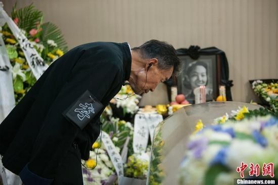 别了“江姐”李雪健等各界人士吊唁于蓝女士