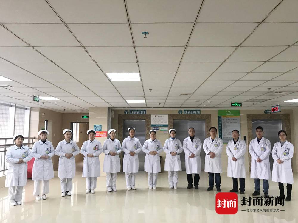 院领导轮流“站岗”问好 换位思考优化就医流程
