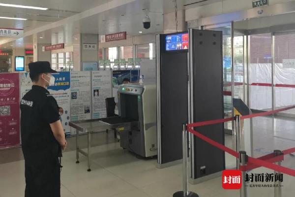 北京朝阳医院已于3月启动安检试点。图片来源:北京市卫健委