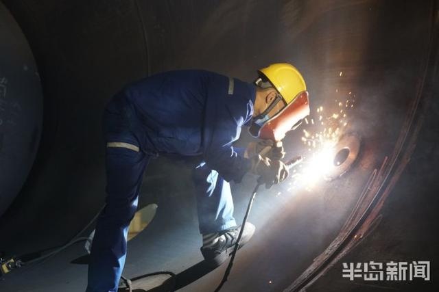 全国技术能手任海涛:17年烈火“烤”验 练成大国工匠