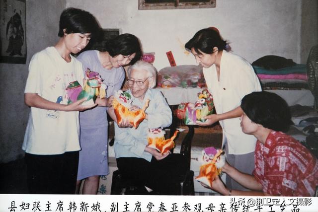 我带儿媳做布艺都成工艺美术大师,目标是进入国家非遗名录