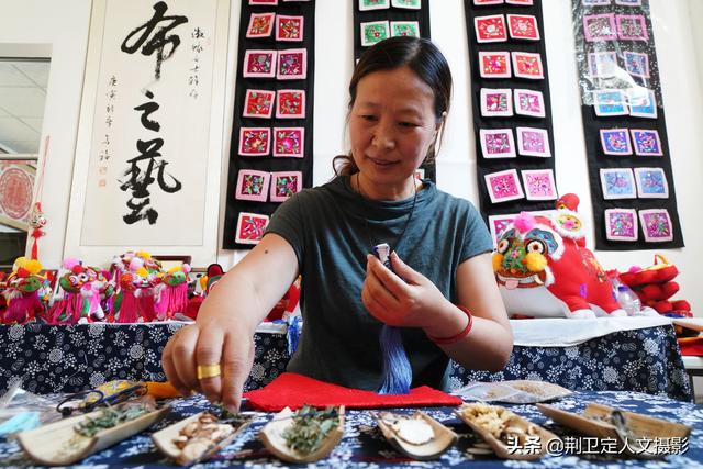 我带儿媳做布艺都成工艺美术大师,目标是进入国家非遗名录