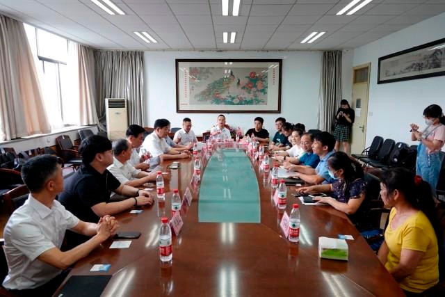 四季青服装集团捐出15万元,患病大学生的骨髓移植手术费凑齐了