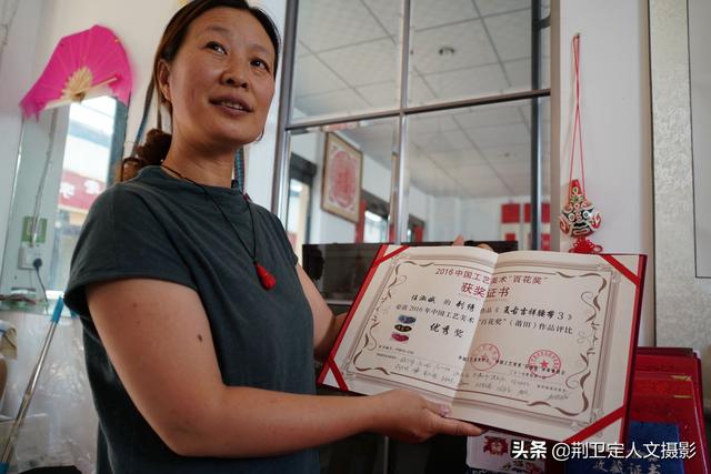 我带儿媳做布艺都成工艺美术大师,目标是进入国家非遗名录