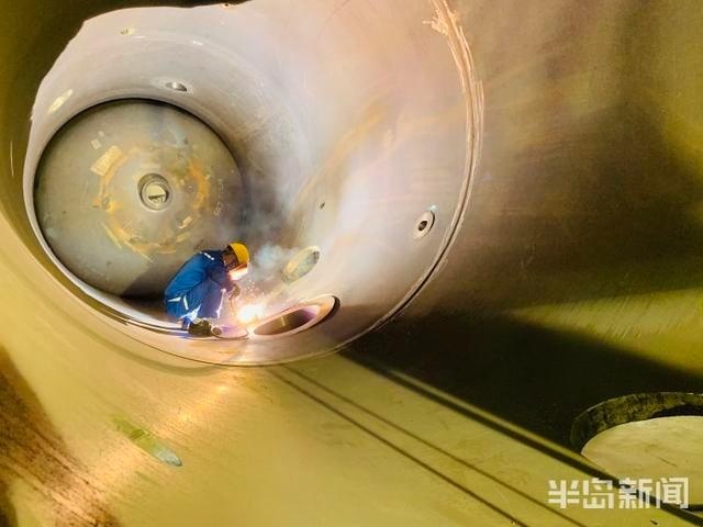 全国技术能手任海涛:17年烈火“烤”验 练成大国工匠
