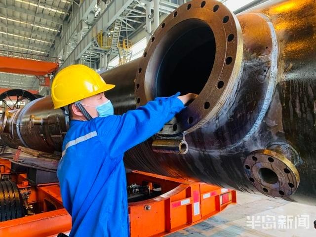 全国技术能手任海涛:17年烈火“烤”验 练成大国工匠