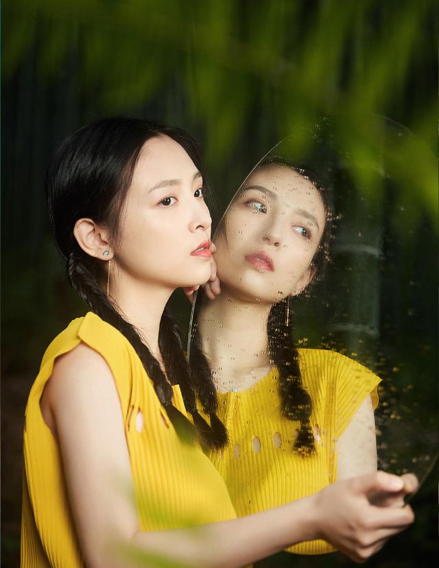 吴倩不愧是华策影视当家小花,穿黄裙梳麻花辫,气质甜美又清冷