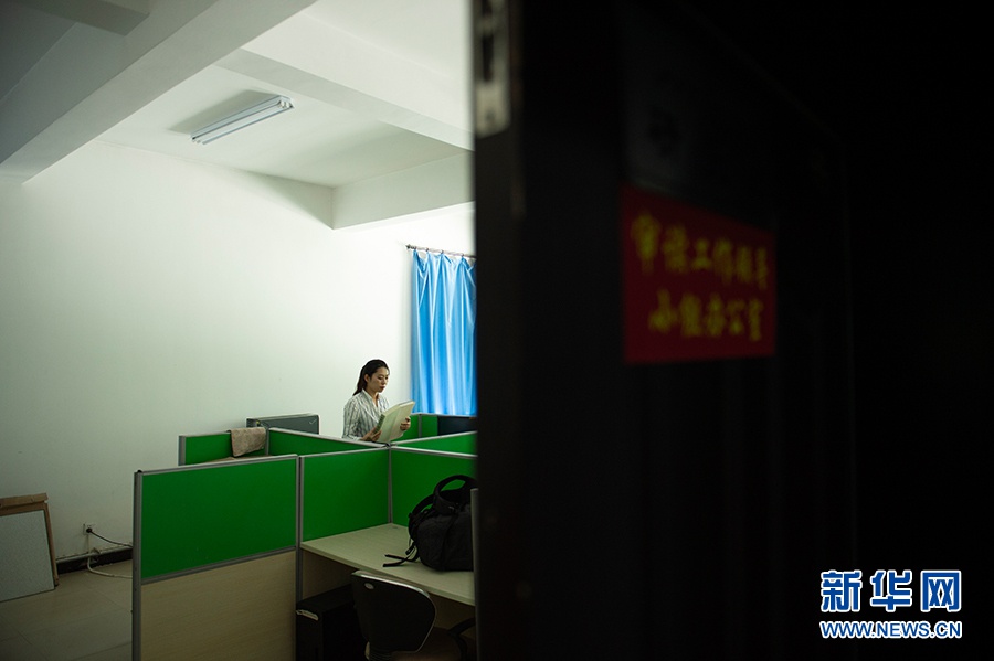 因壁画结缘 为龟兹坚守 80后夫妻用现代技术“守护”千年石窟