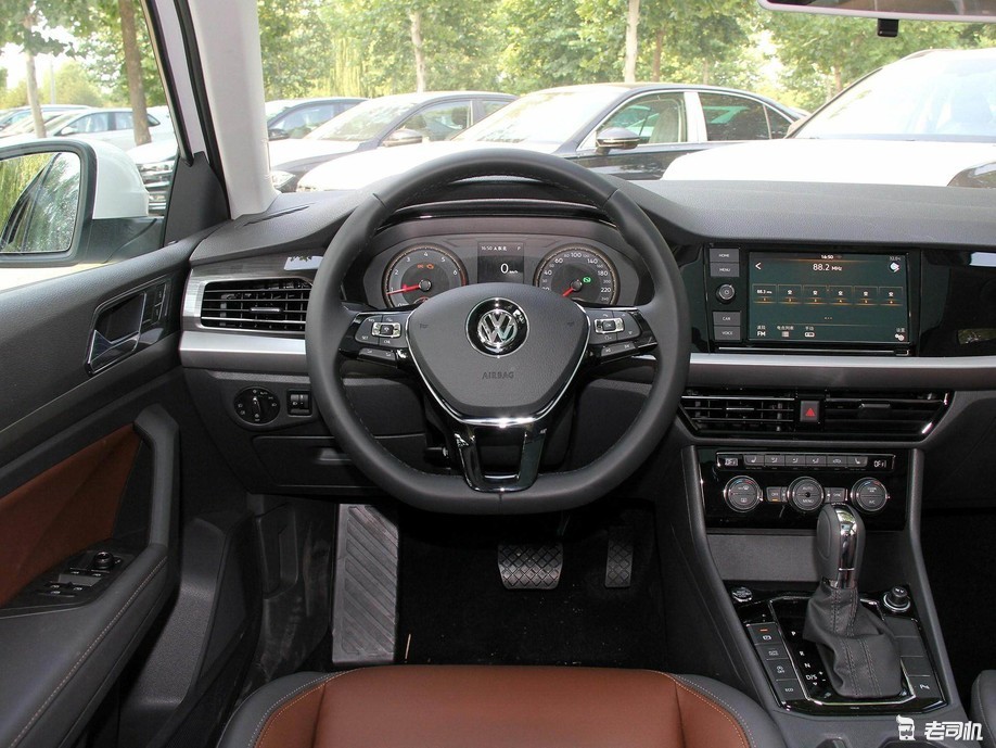 “它是一款充满情怀的教练车” 这辆大众朗逸到底值不值得购买?