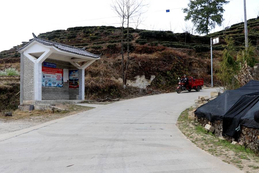 云南龙陵:一个正被农村道路改变的边境县