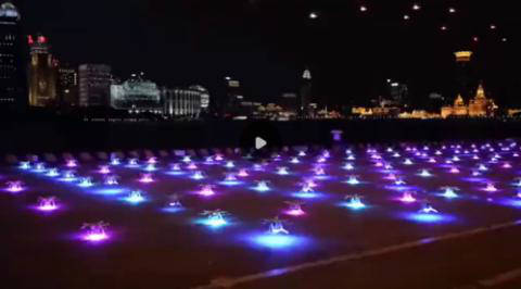 复旦大学400架无人机送别毕业生 夜空中送酷炫祝福休闲区蓝鸢梦想 - Www.slyday.coM 复旦大学400架无人机送别毕业生 夜空中送酷炫祝福休闲区蓝鸢梦想 - Www.slyday.coM