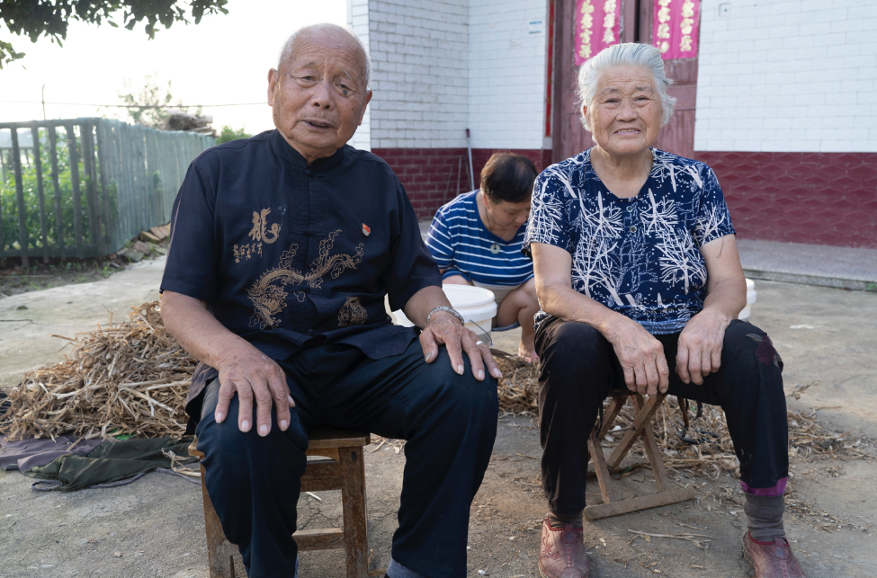 86岁的“淮河老人”刘克义和老伴儿,67年前曾参与王家坝闸修建的工程。新京报记者解蕾摄