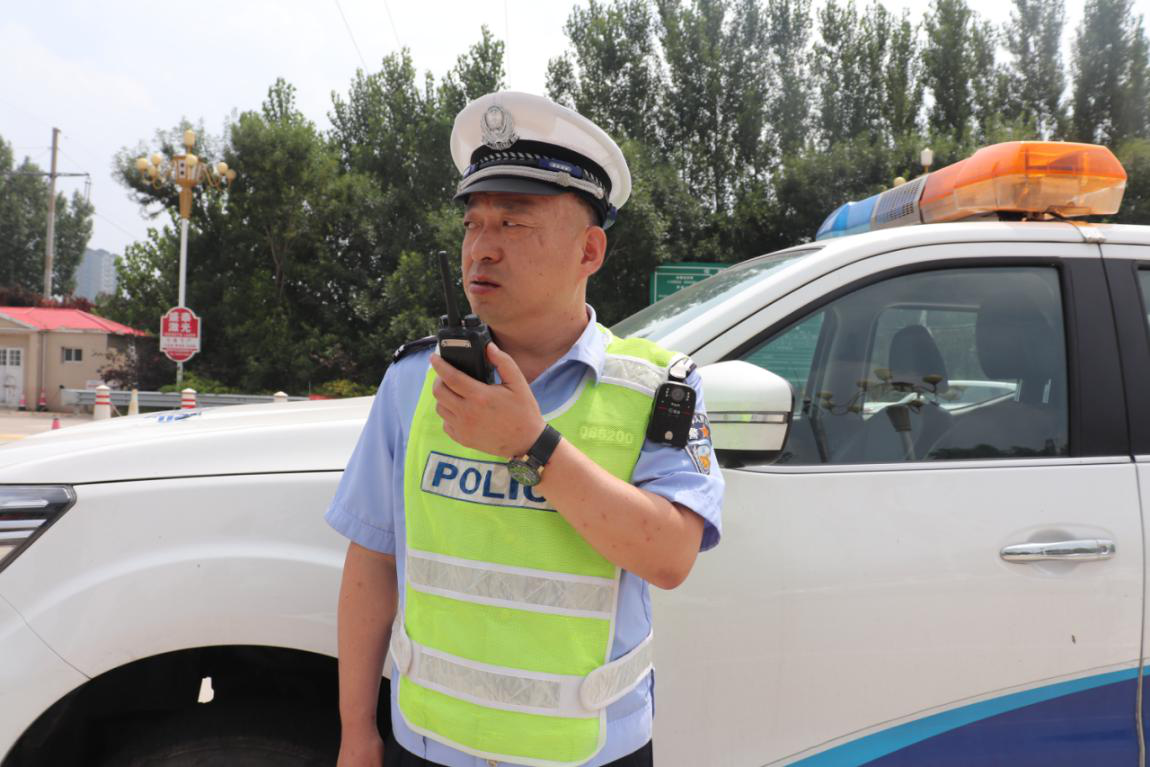 “橄榄绿”换装“交警蓝”聊城高速交警东昌府大队致敬退伍不褪色的“老兵