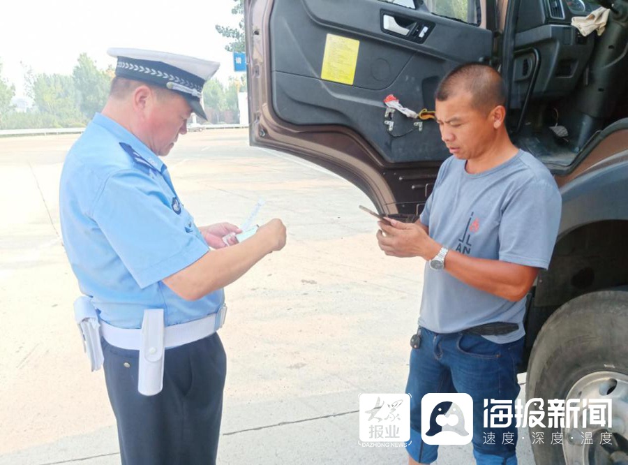 “橄榄绿”换装“交警蓝”聊城高速交警东昌府大队致敬退伍不褪色的“老兵