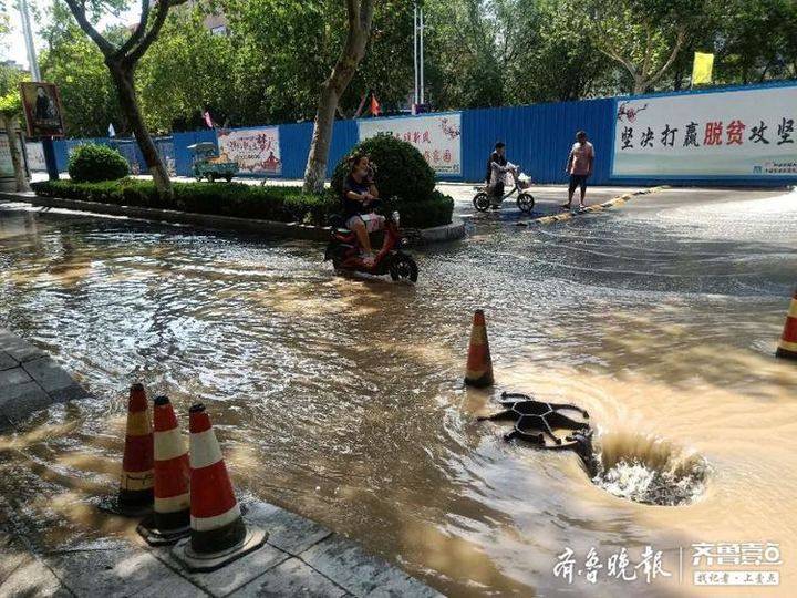 部分小区停水,聊城城区一施工路段坍塌砸坏供水管道