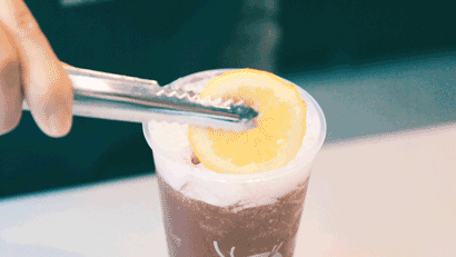 0加盟费成知名茶饮品牌合伙人!富阳90后“奶爸”半年连开2店,“每天卖200杯就不亏”休闲区蓝鸢梦想 - Www.slyday.coM 0加盟费成知名茶饮品牌合伙人!富阳90后“奶爸”半年连开2店,“每天卖200杯就不亏”休闲区蓝鸢梦想 - Www.slyday.coM