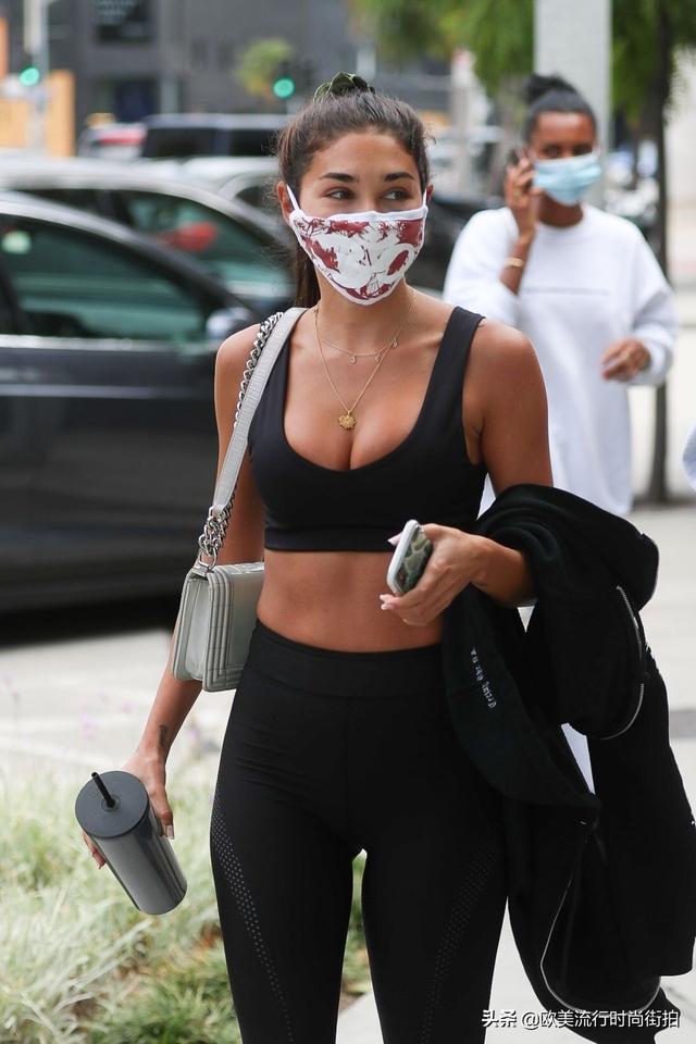 香堤儿·杰佛瑞斯(Chantel Jeffries)和贾丝明·图克在洛杉矶