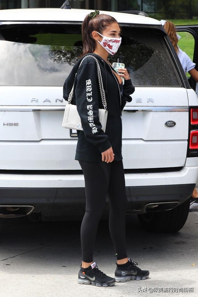 香堤儿·杰佛瑞斯(Chantel Jeffries)和贾丝明·图克在洛杉矶