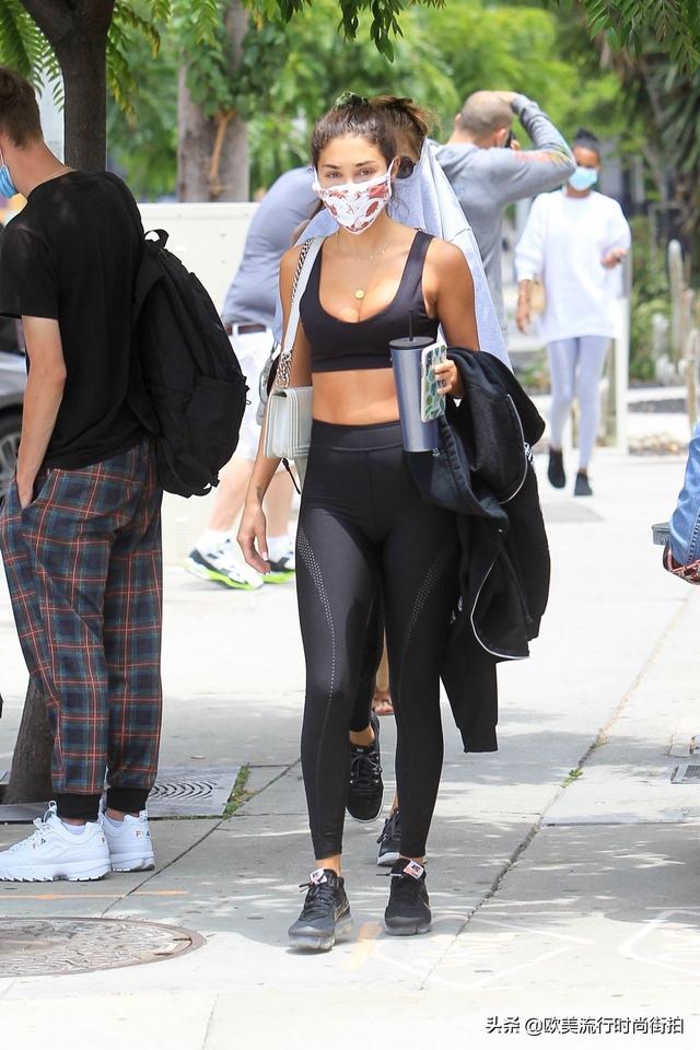香堤儿·杰佛瑞斯(Chantel Jeffries)和贾丝明·图克在洛杉矶