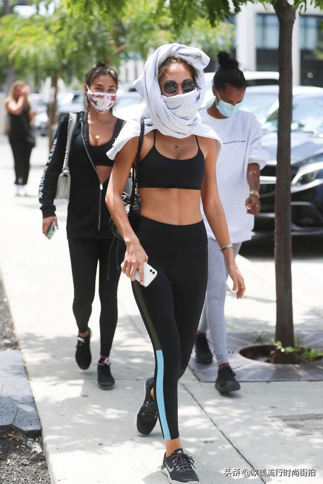 香堤儿·杰佛瑞斯(Chantel Jeffries)和贾丝明·图克在洛杉矶