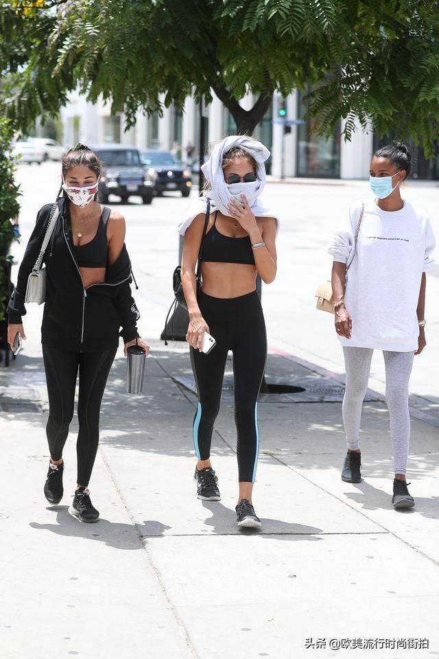 香堤儿·杰佛瑞斯(Chantel Jeffries)和贾丝明·图克在洛杉矶