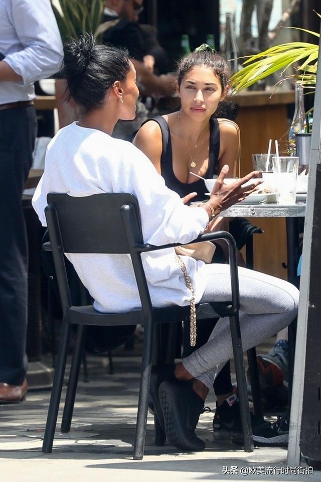 香堤儿·杰佛瑞斯(Chantel Jeffries)和贾丝明·图克在洛杉矶