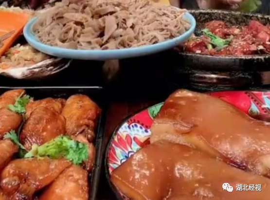“吃播”男子半年狂吃肉,结果在直播前去世
