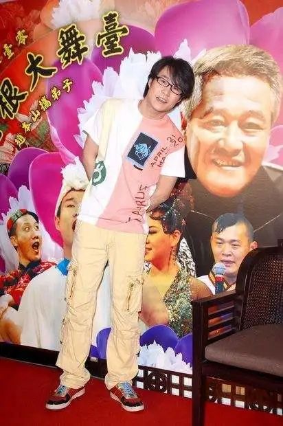 上央视春晚的小沈阳被抓了?当年爆红的他,现竟活成了这样...