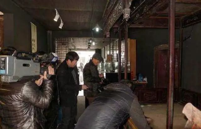 清朝3吨龙床突现江湖,收藏者喊价5个亿,专家:最好上交